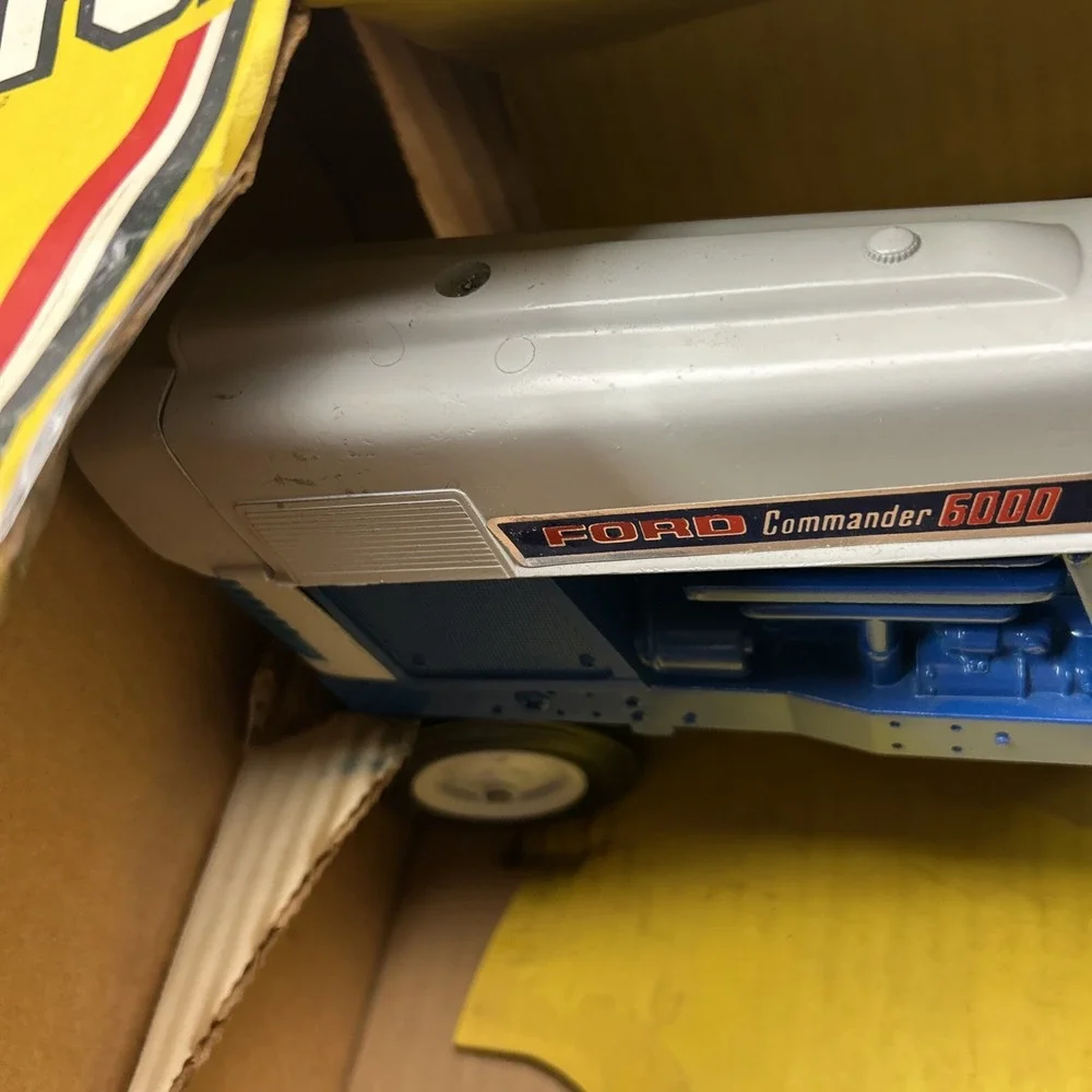1965 Hubley Gabriel 1:12 Ford Commander 6000 Blue White Farm Tractor, Yellow Box